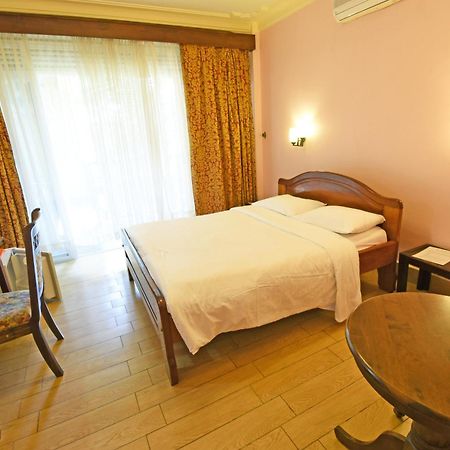 Imperial Golf View Hotel Энтеббе Экстерьер фото
