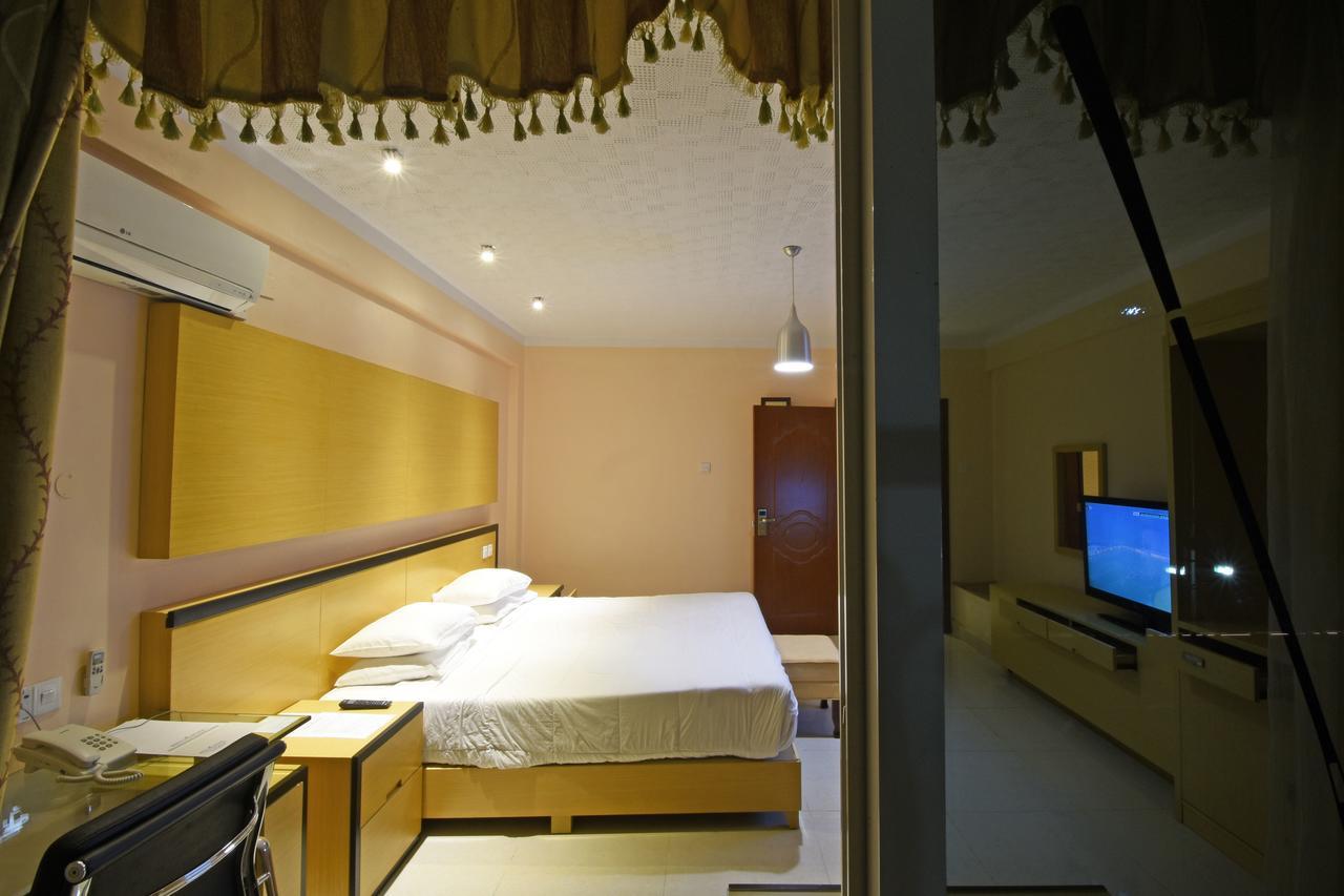 Imperial Golf View Hotel Энтеббе Экстерьер фото