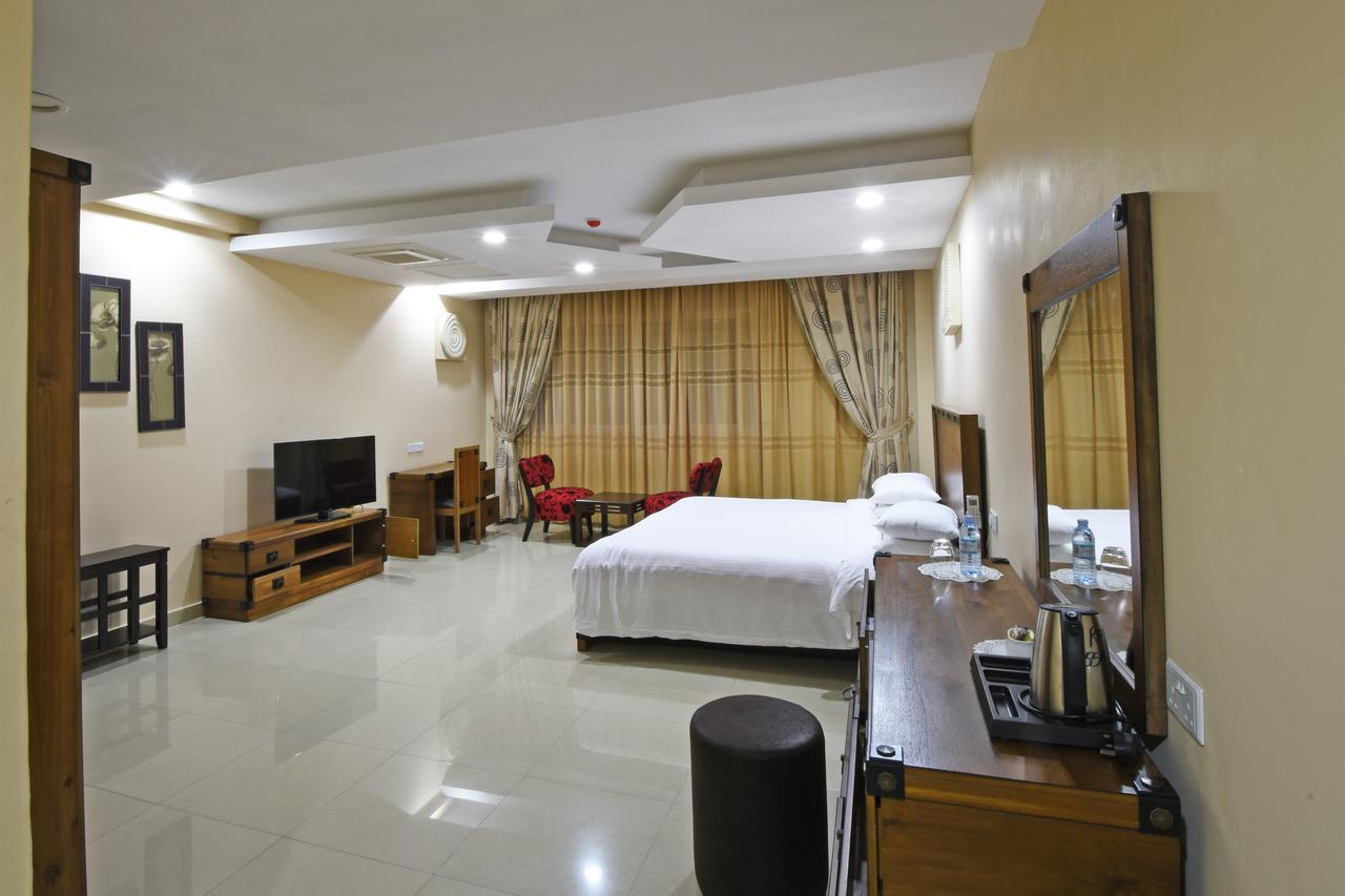 Imperial Golf View Hotel Энтеббе Экстерьер фото