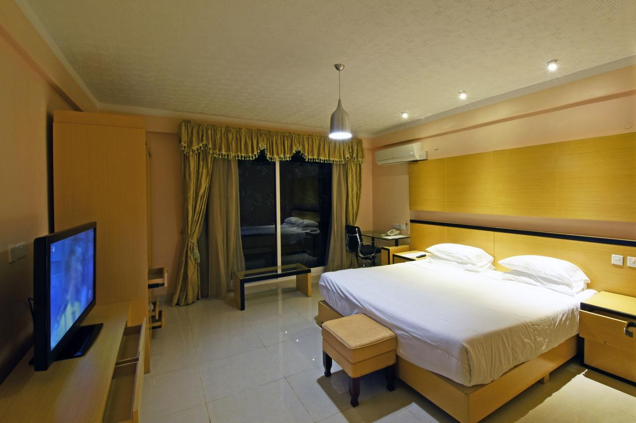 Imperial Golf View Hotel Энтеббе Экстерьер фото